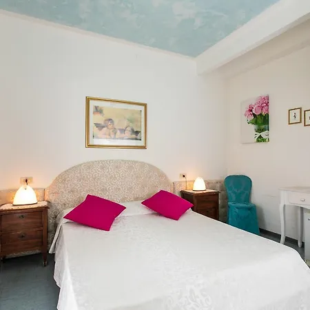 Elpiro Hotel 4*