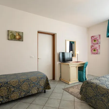 Elpiro Hotel